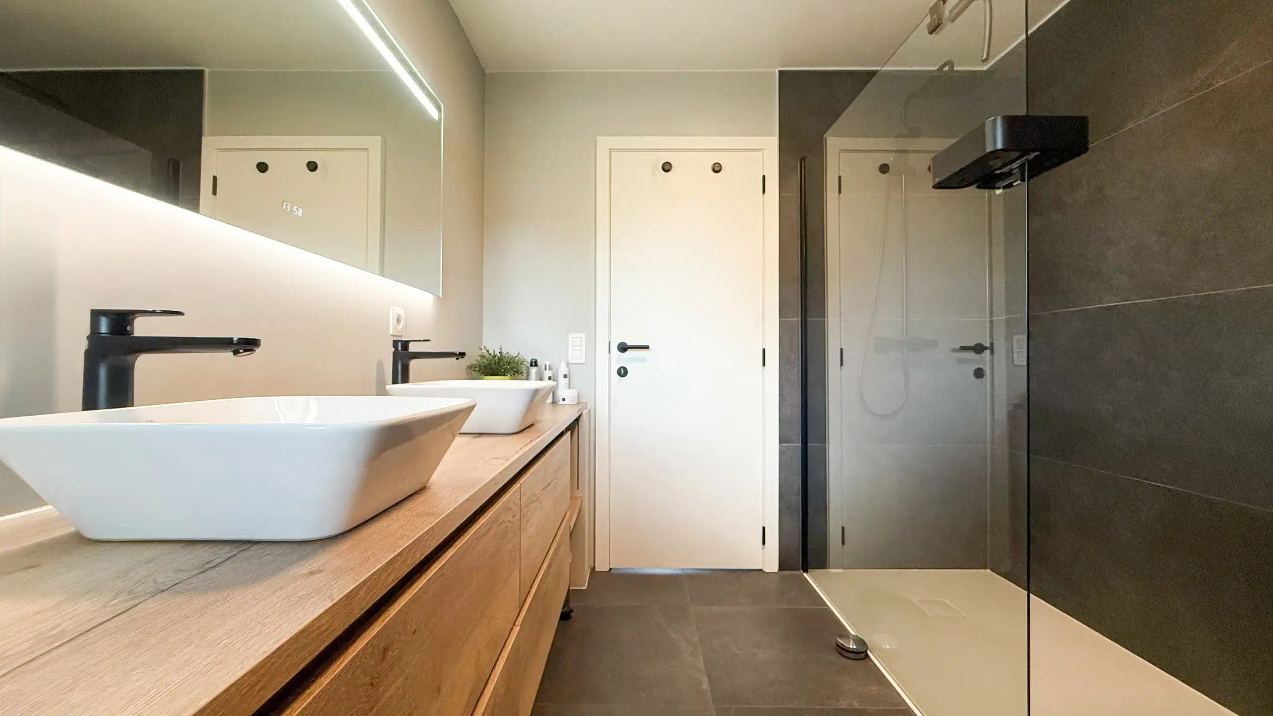 Moderne halfopen woning met 3 slpks en tuin! foto 28