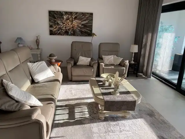 Ruim en instapklaar appartement met 3 slaapkamers, 2 terrassen en garage. foto 12