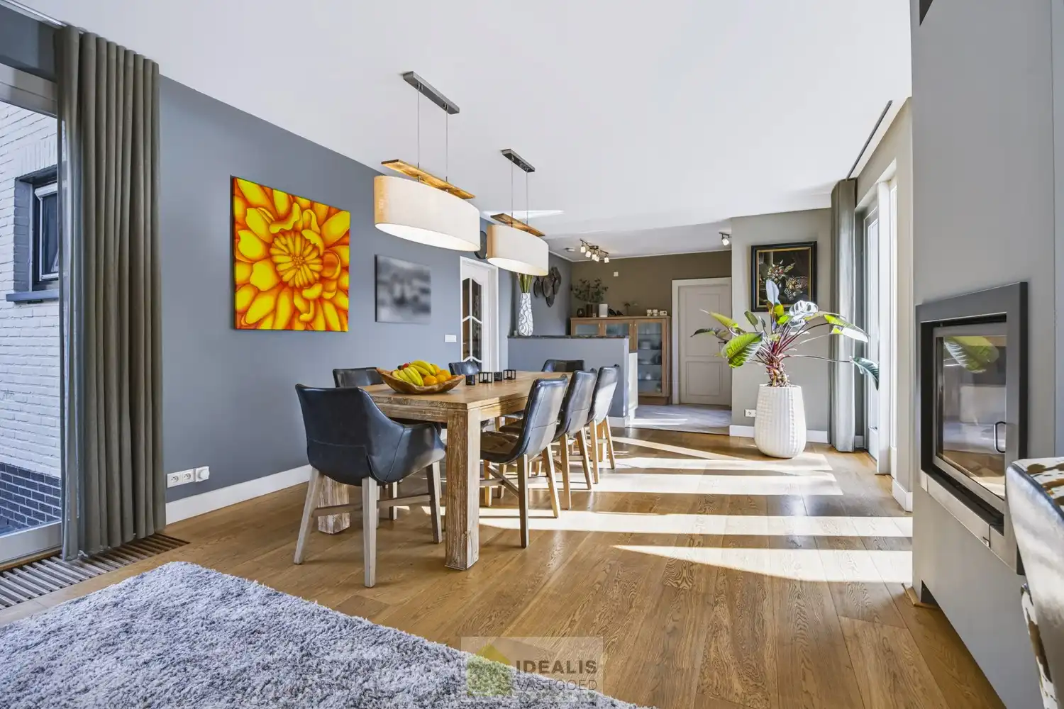 IDEALIS VASTGOED – EEN HUIS OM VERLIEFD OP TE WORDEN! DEZE PRACHTIGE INSTAPKLARE (LEVENSBESTENDIGE) VILLA MET EEN HEERLIJKE LICHTRIJKE LEEFRUIMTE VOORZIEN VAN EEN OPEN KEUKEN, 5 SLAAPKAMERS, 2 BADKAMERS, EEN PERFECT AANGELEGDE TUIN IN ALLE PRIVACY, UITGERUST MET EEN GOED VOORZIENE BUITENKEUKEN EN BIJGEBOUWEN INGERICHT VOOR WELLNESS (HOT TUB) EN BERGRUIMTE! EEN MUST VISIT VOOR ZIJ OP ZOEK NAAR MOOIE HUIZEN! foto 23