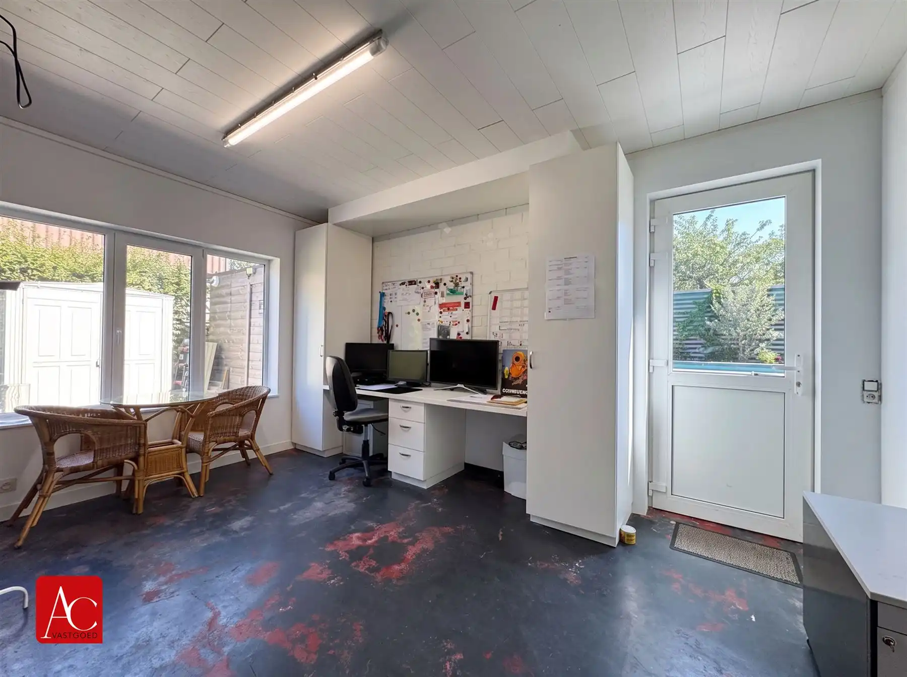 Vrijstaande woning met zwembad in rustige wijk foto 16