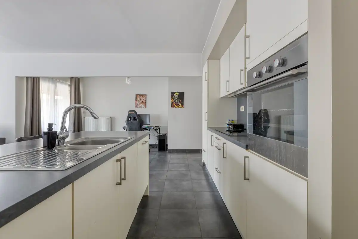 Stijlvol appartement met twee slaapkamers aan de stadsrand foto 8