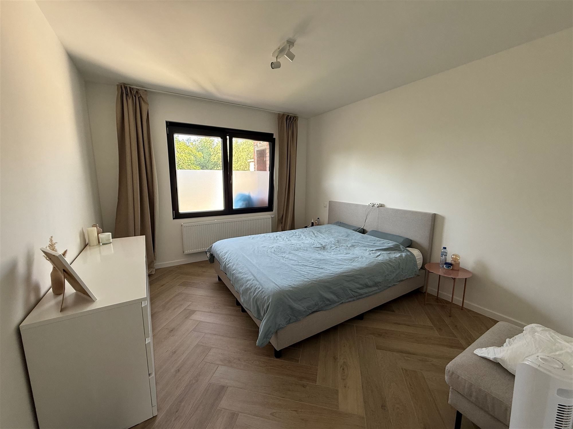 Gerenoveerd 2 slaapkamer app + terras foto 8