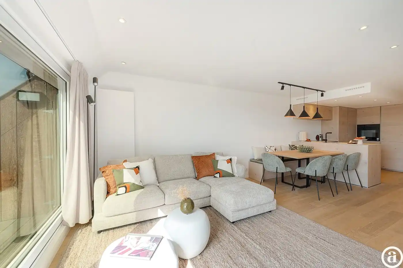 Zonnig gerenoveerd duplex penthouse appartement te Zoute.  foto 3