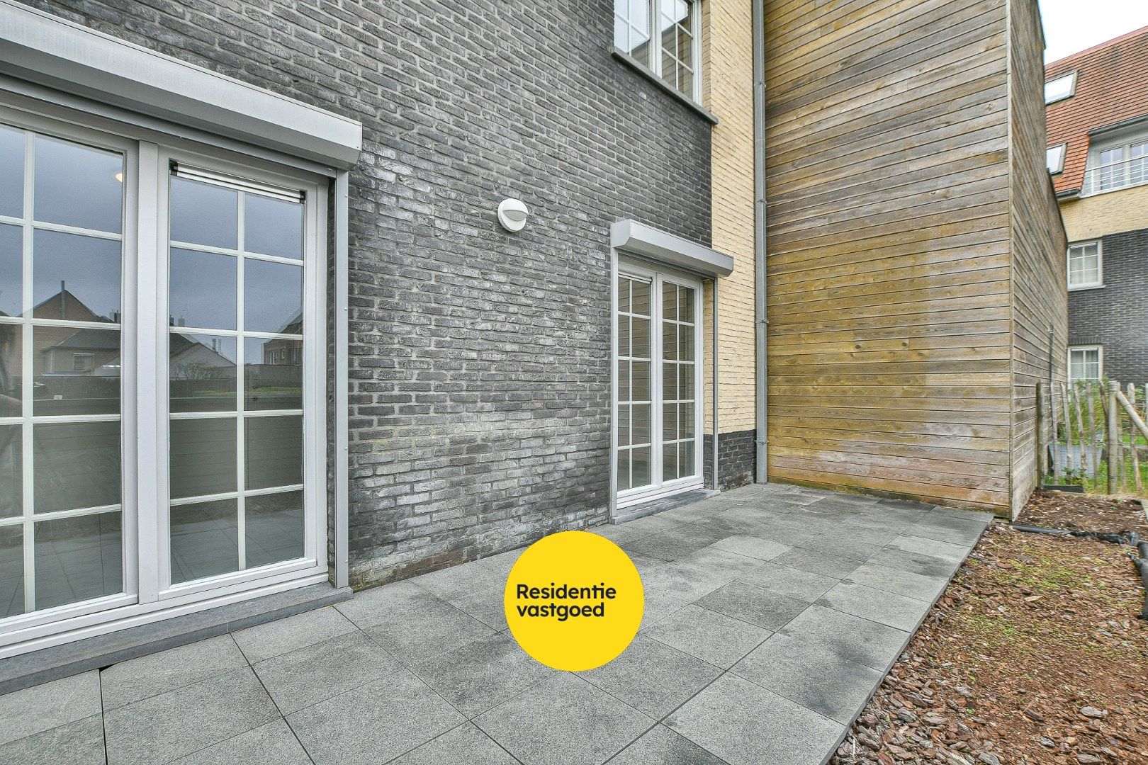 Modern gelijkvloers appartement met 2 slaapkamers– op slechts 500m van strand en zee! foto 13