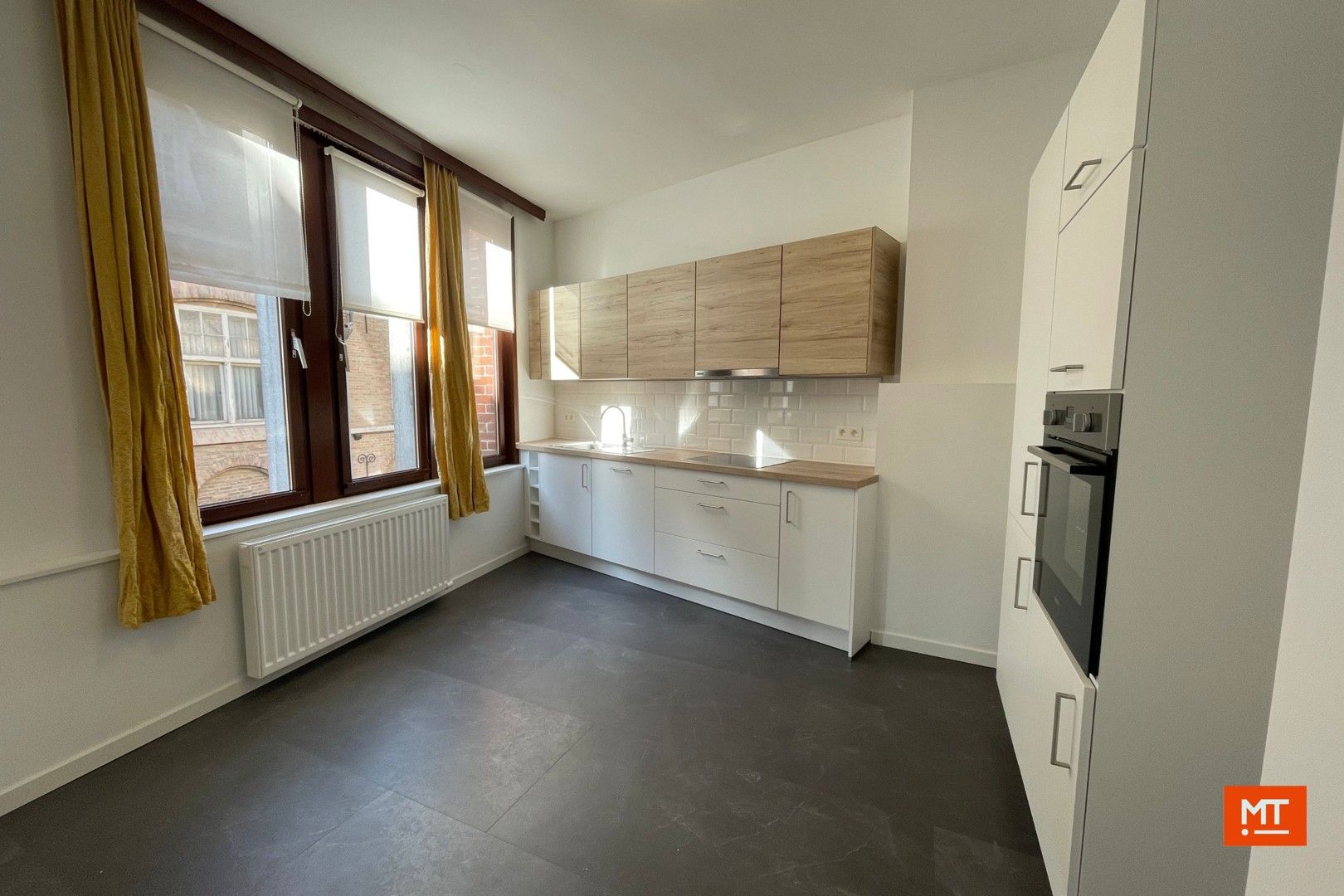 Instapklaar appartement met 1 slaapkamer te Ieper foto 2
