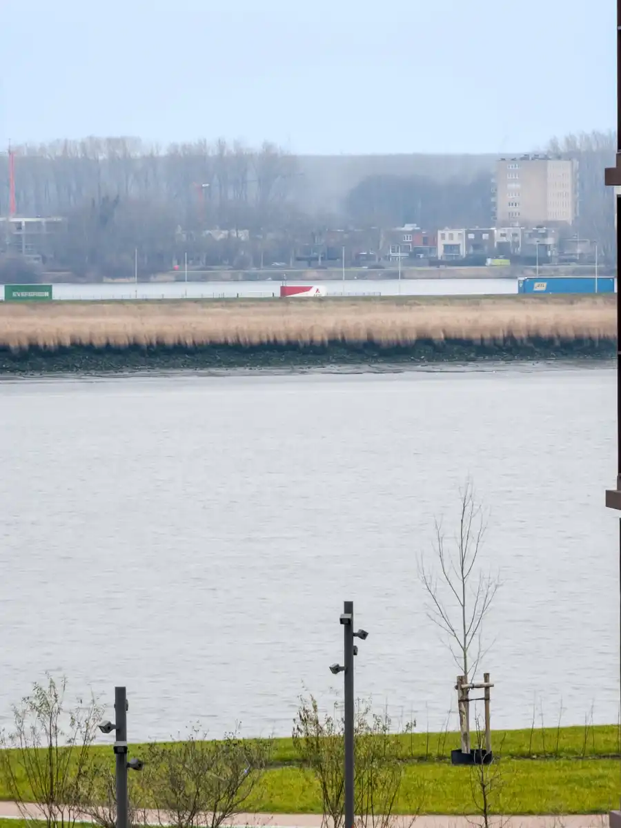 Ongemeubeld 1-slpk app. met terras en zicht op binnenpark foto 9