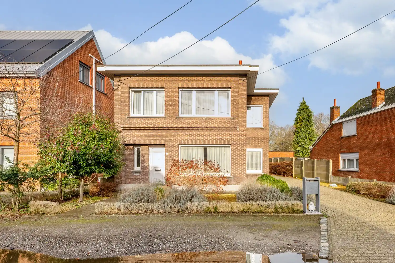 Goed onderhouden woning met tuin. foto 2