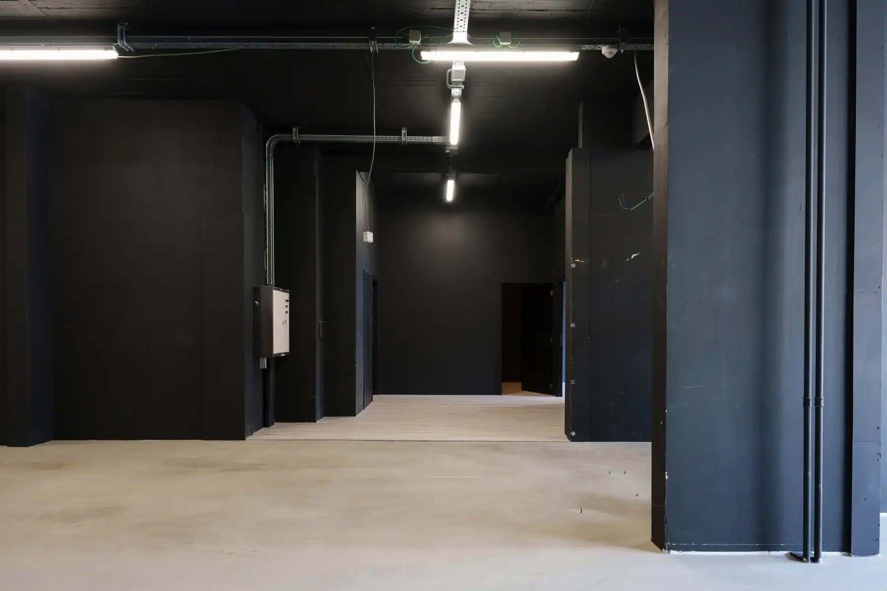 Veelzijdige commerciële ruimte met uitzonderlijke hoogte foto 9