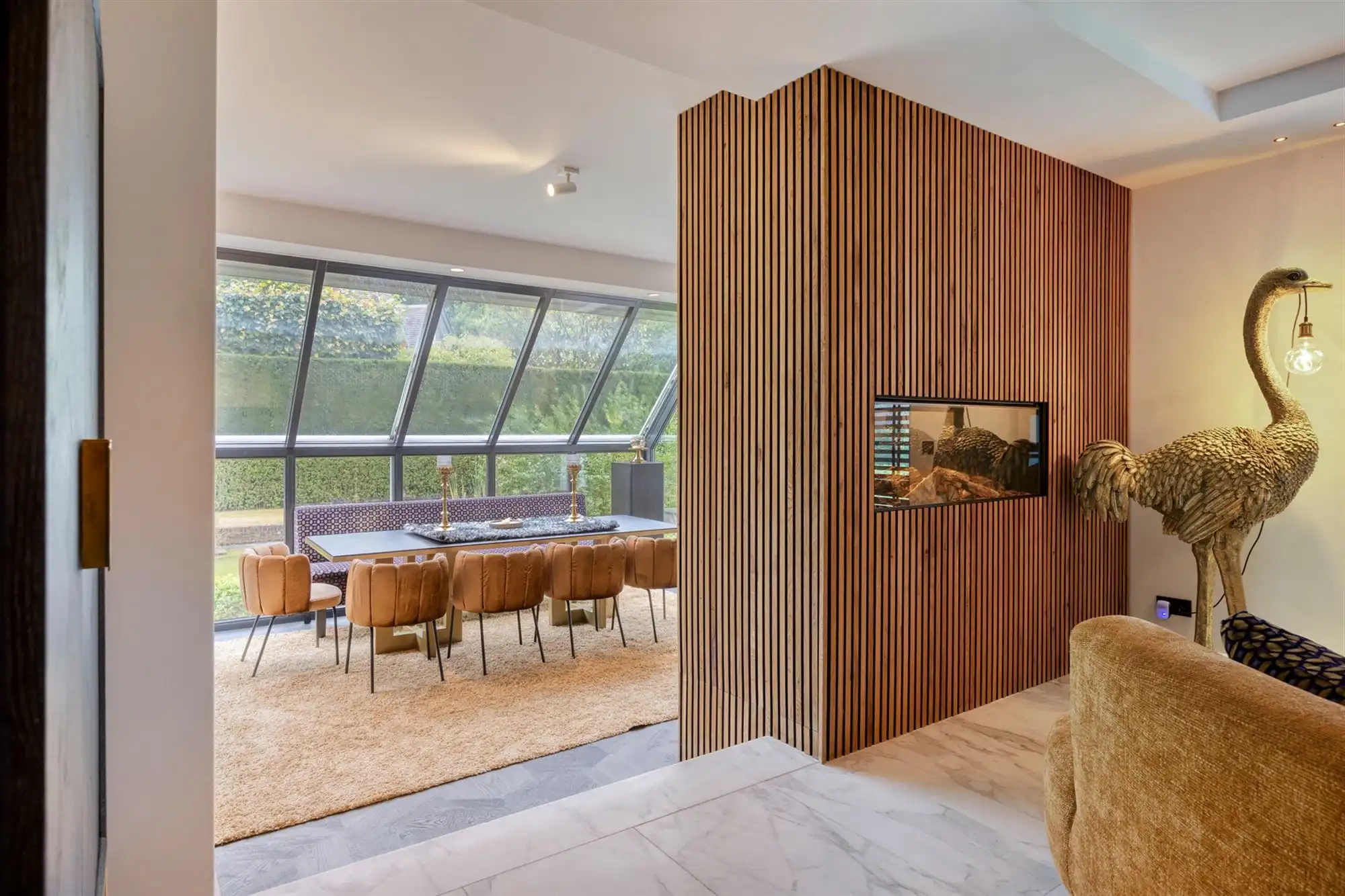 Knappe duo-villa op 8.843 m² in villawijk aan NL-grens. foto 14