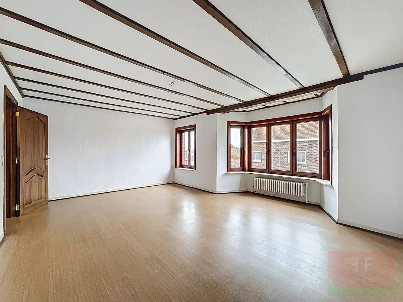 Ruime eengezinswoning met 4 slaapkamers, garage en mooie tuin foto 14