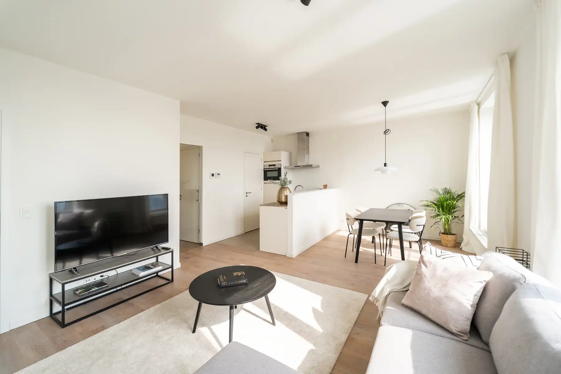 Gemeubeld appartement met 2slpks op 12e verdiep, 't Eilandje foto 3