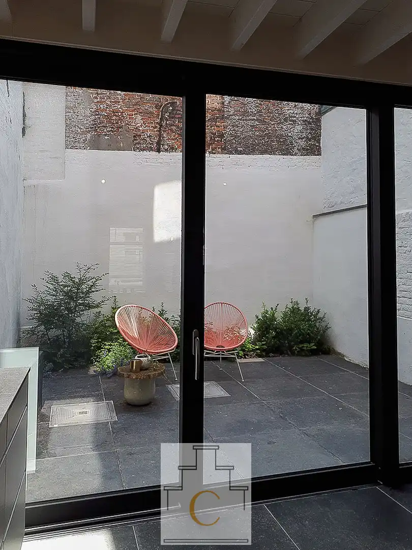 Trendy stadswoning - totaalrenovatie, strakke lijnen en een keitof terras - topligging Moerstraat foto 10