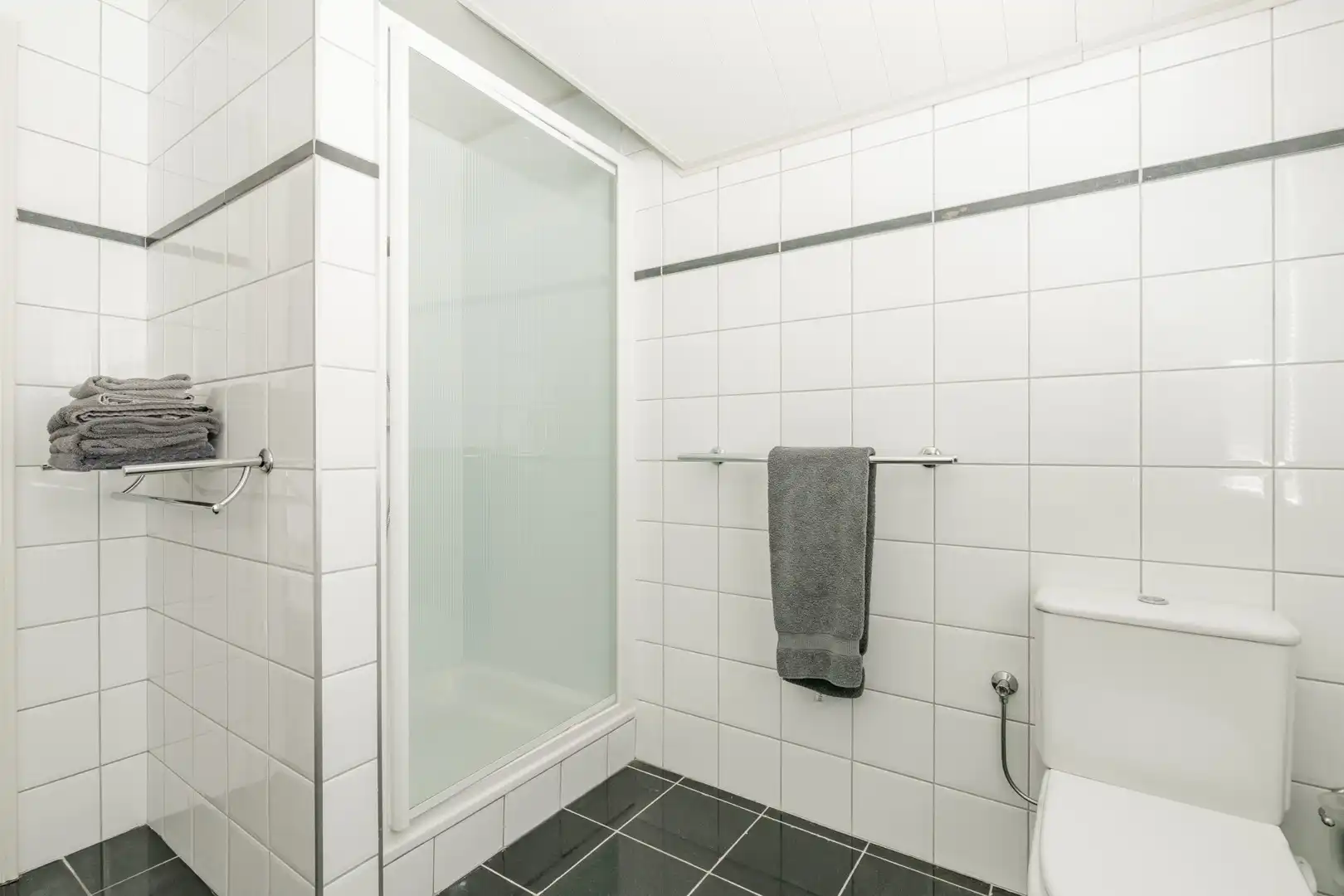 Charmante & sfeervolle, instapklare, energiecorrecte (EPC B) villa-landhuis met 5 slaapkamers, 3 badkamers, bureau én dubbele garage. foto 44