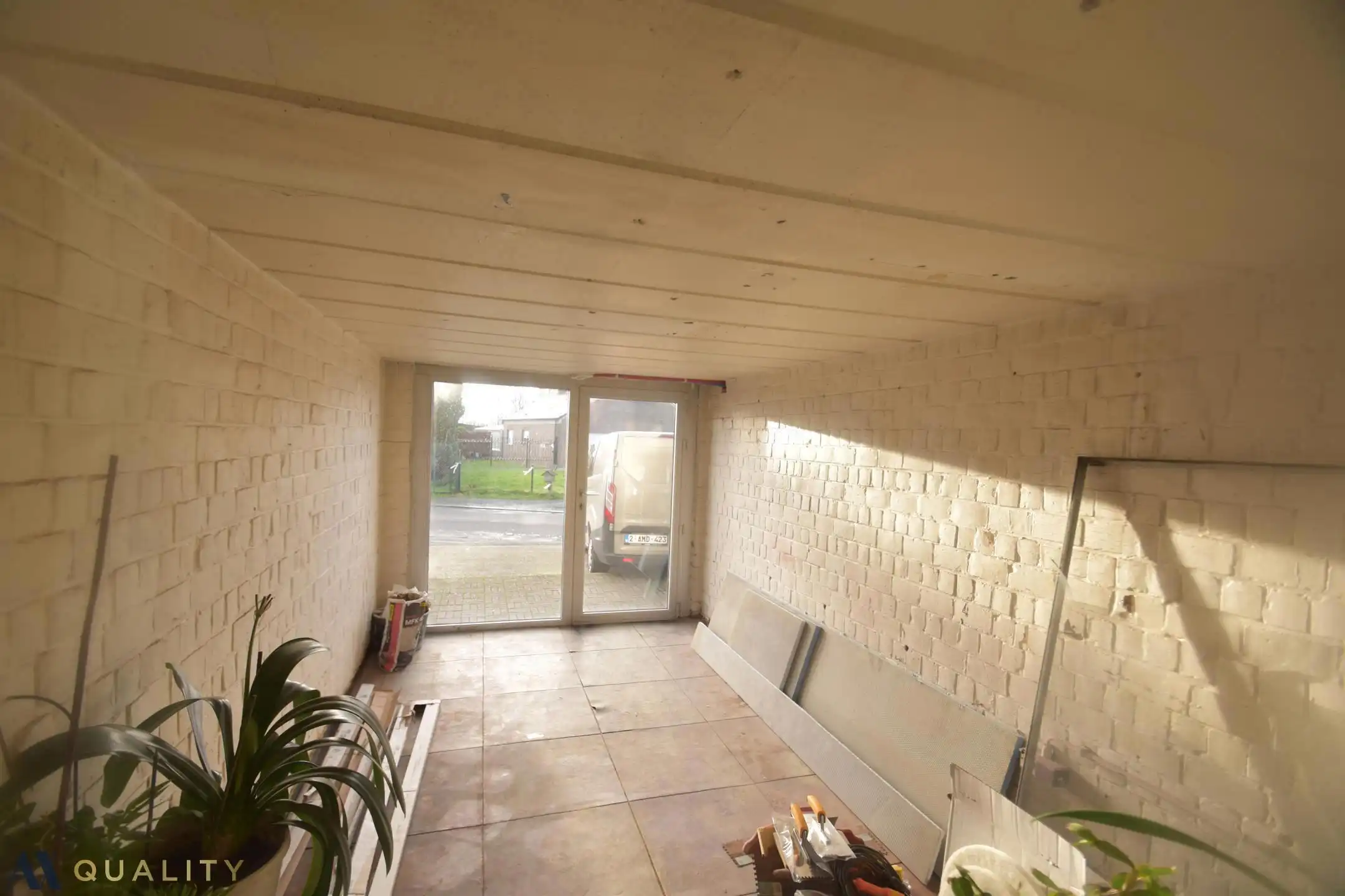 Gerenoveerd 2-slaapkamerappartement met terras (6,5 m²) en balkon,  bergzolder, autostaanplaats en private berging 6,5 m² en 16 m² foto 17