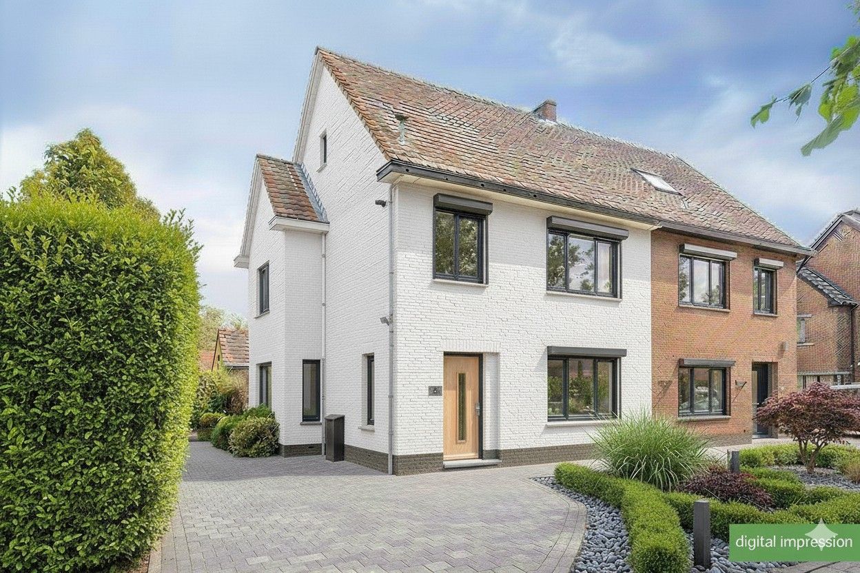 OP TE FRISSEN HALF VRIJSTAANDE WONING OP 7A87CA STADSRAND HASSELT. foto 2