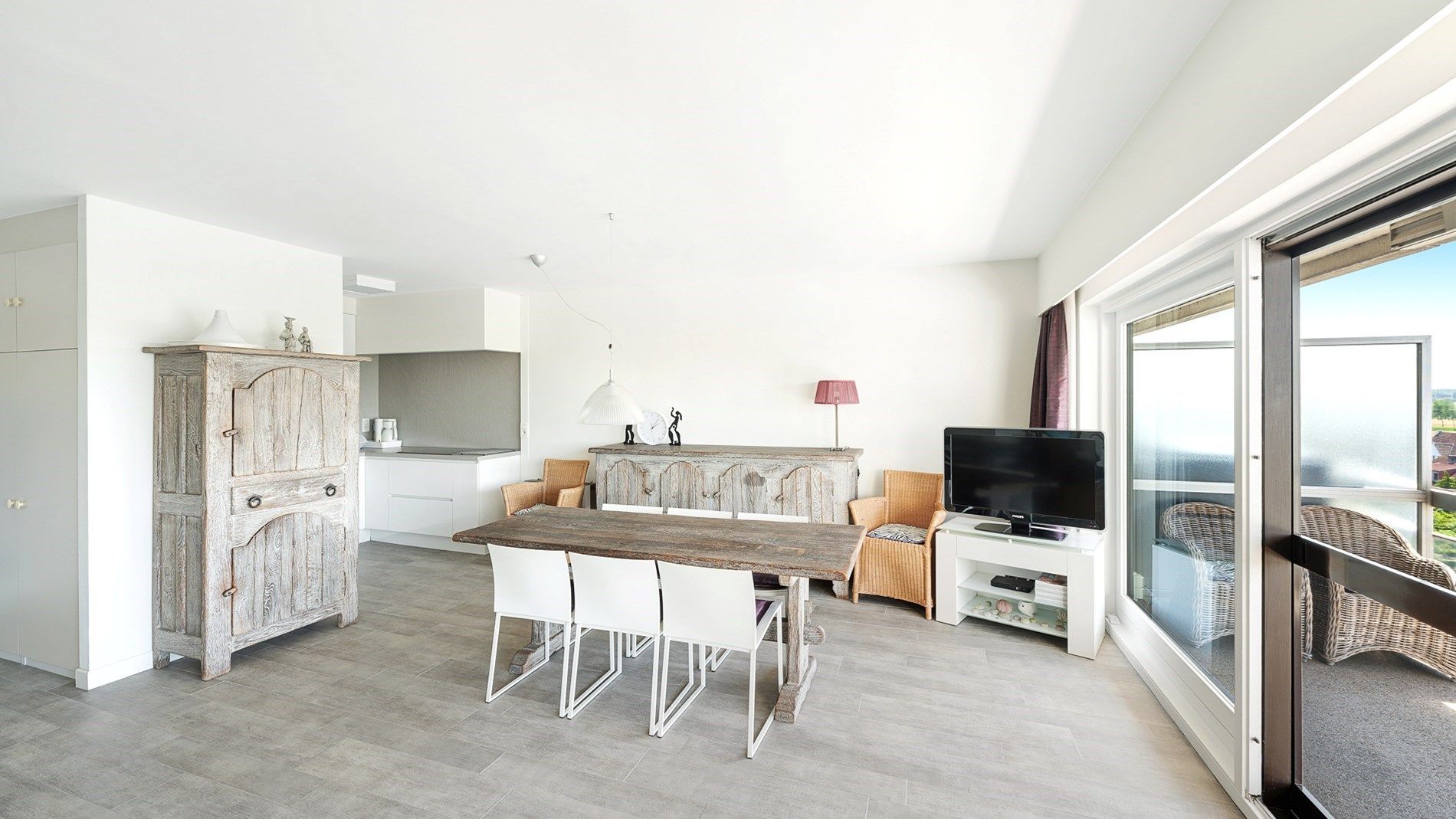 Ruim, gerenoveerd appartement met 3 slaapkamers foto 7