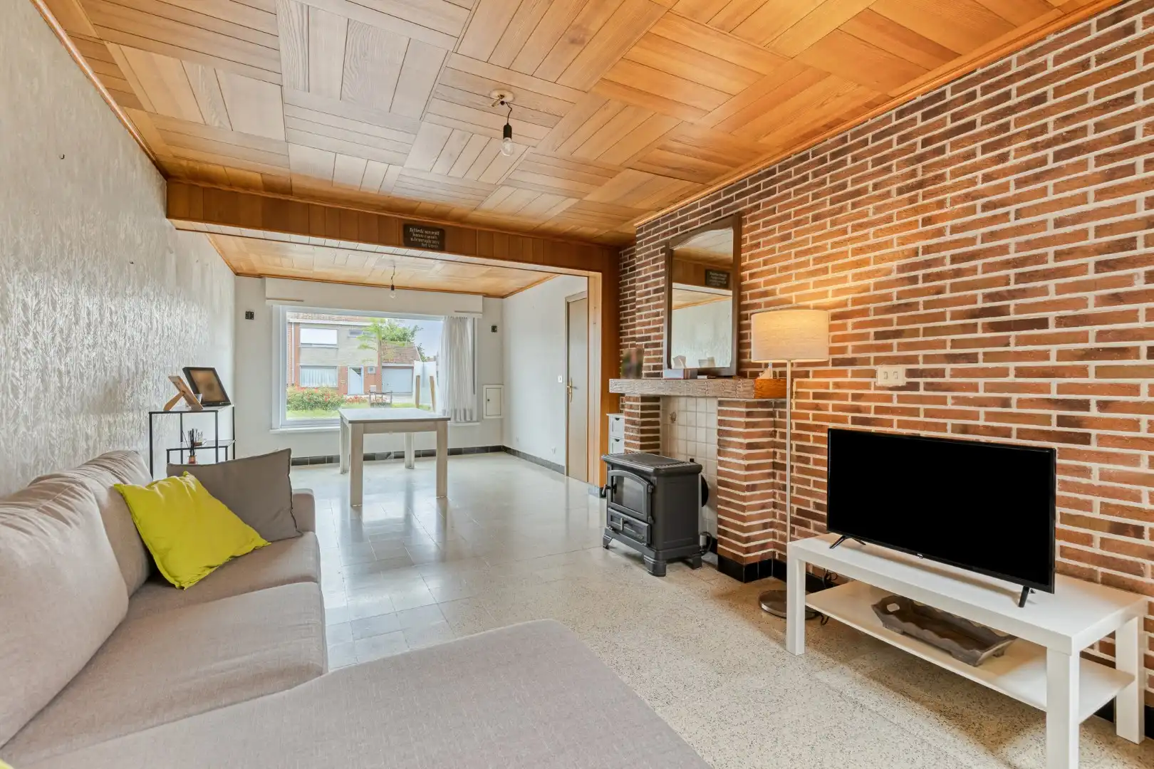 Rustig gelegen halfopen bebouwing met renovatiepotentieel op toplocatie in Sint-Eloois-Winkel, 3 slaapkamers foto 3
