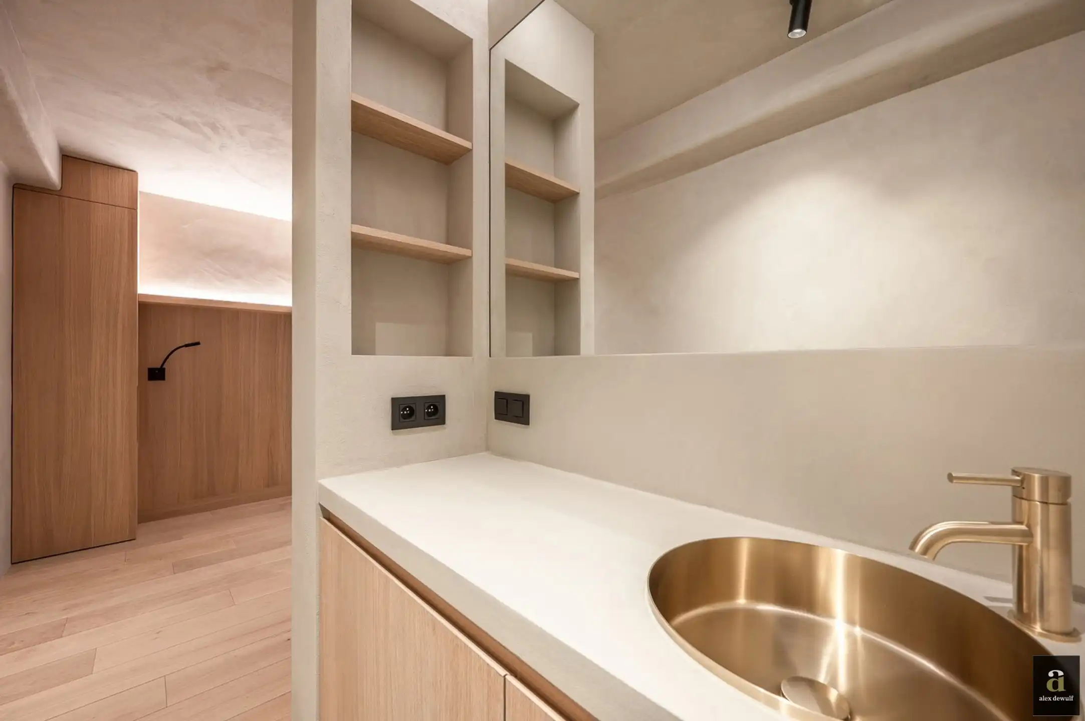 Gerenoveerd appartement met 3 slaapkamers, gelegen nabij de Zeedijk en het Driehoeksplein. foto 15