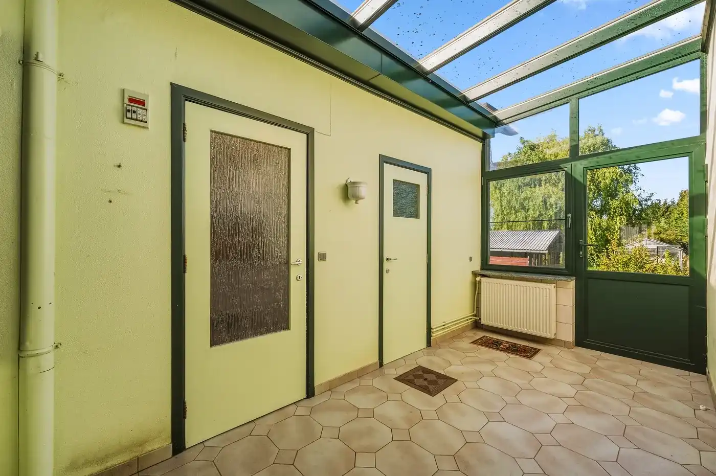 Charmante rijwoning met 2 slpk, tuin en parking foto 15
