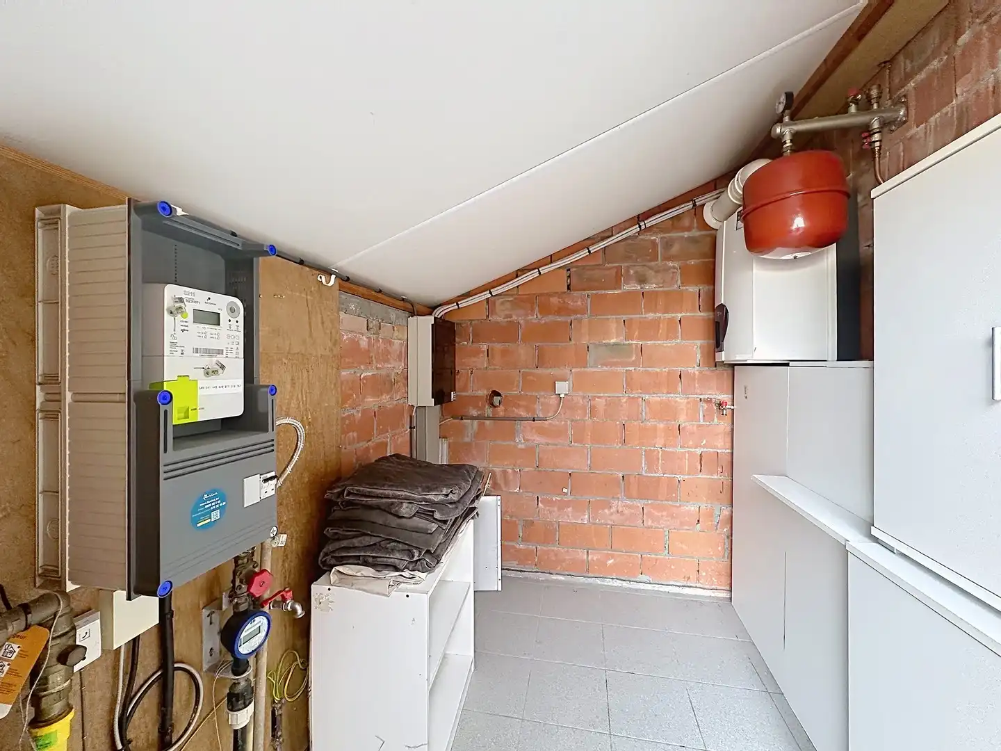 Instapklare vakantiewoning met zonnige tuin en parking. foto 10
