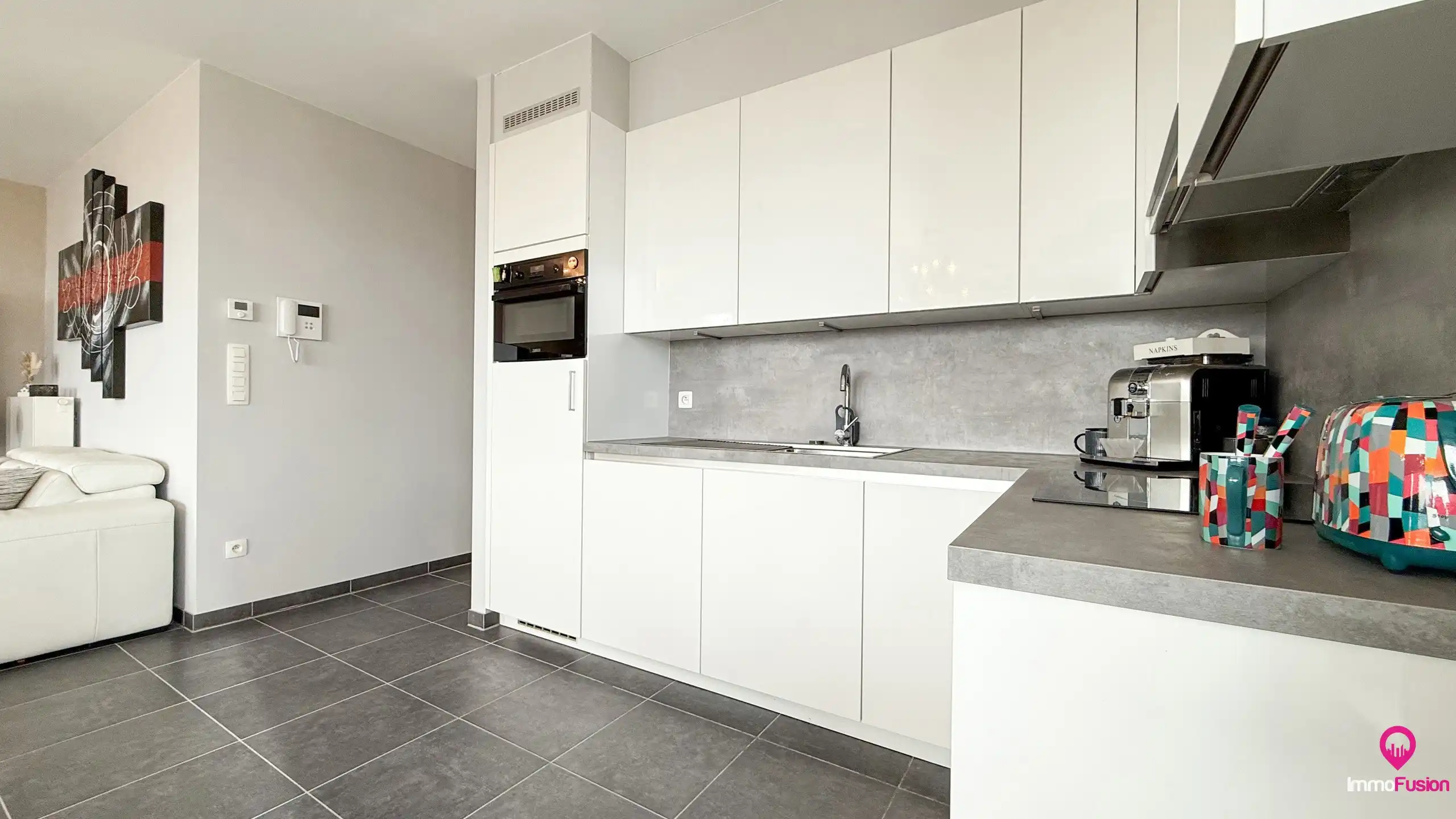 Modern appartement , bemeubeld met vrij uitzicht en parkeerplaats! foto 12