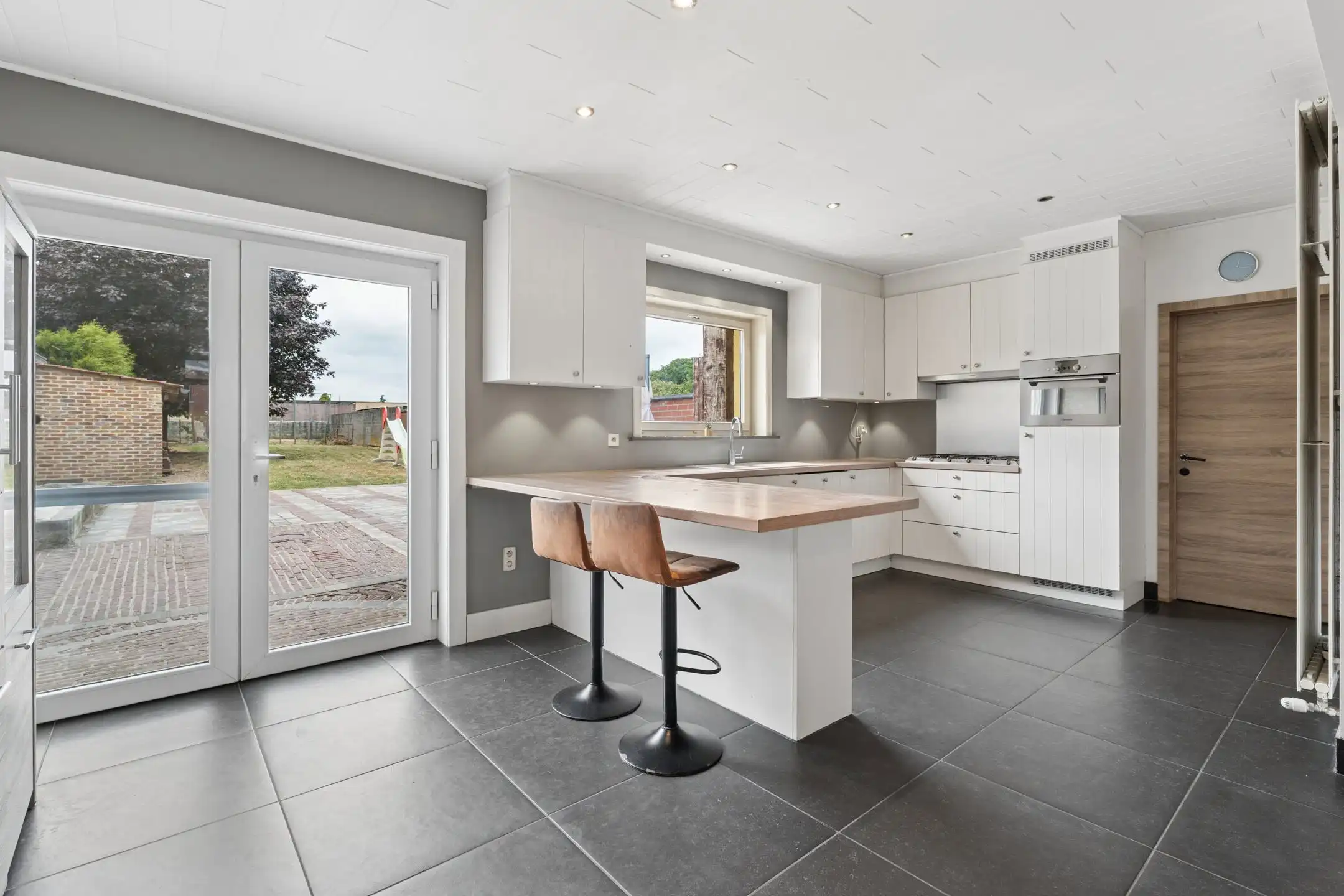 Instapklare, gerenoveerde 2-gevelwoning  foto 6