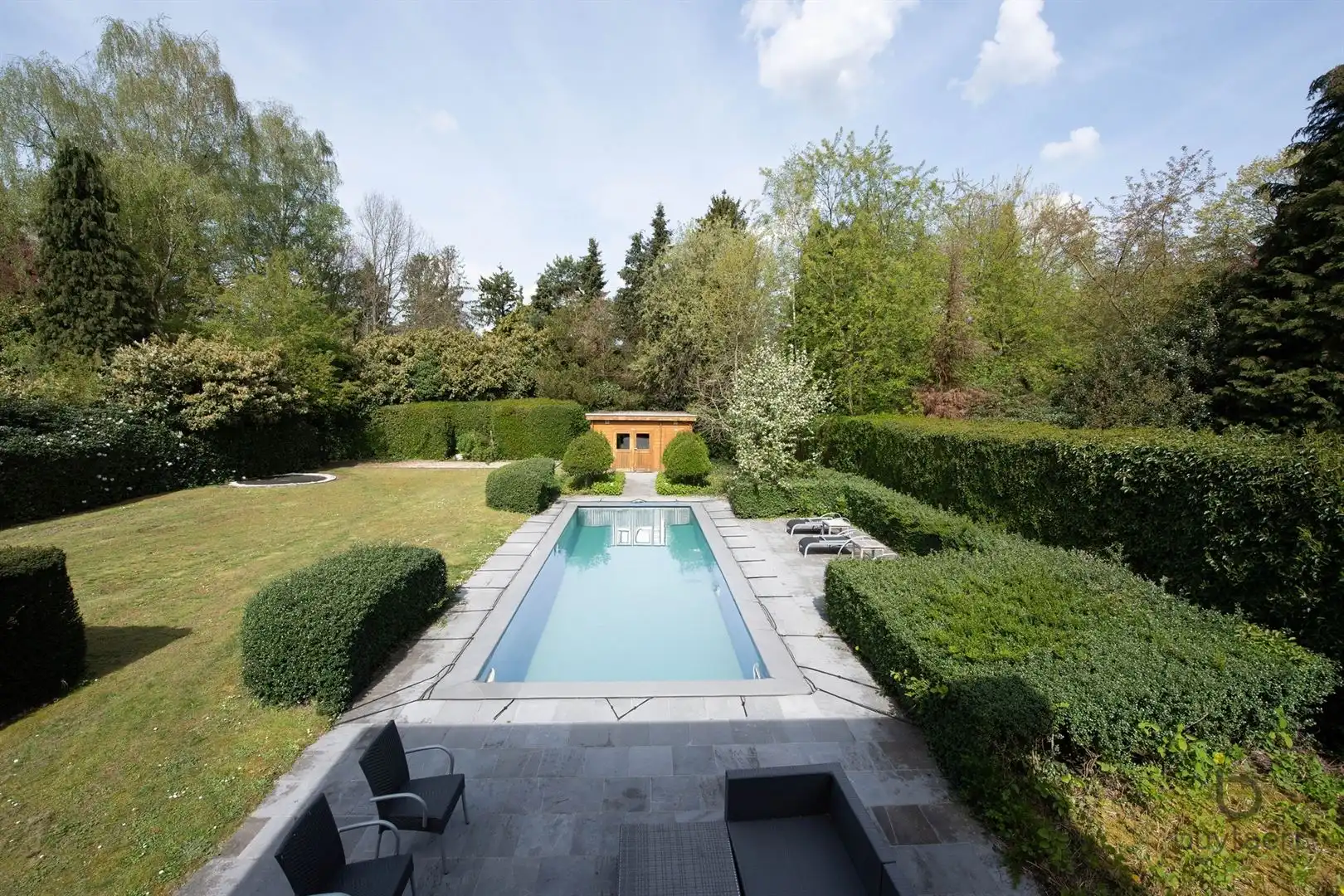 LICHTRIJK WONEN OP DE GRENS VAN SCHILDE EN ZOERSEL: OP TE FRISSEN SPLIT-LEVEL WONING MET TUIN EN ZWEMBAD. foto 24