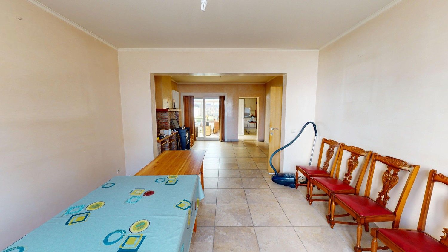 Zeer ruime woning met 5 slaapkamers! foto 2
