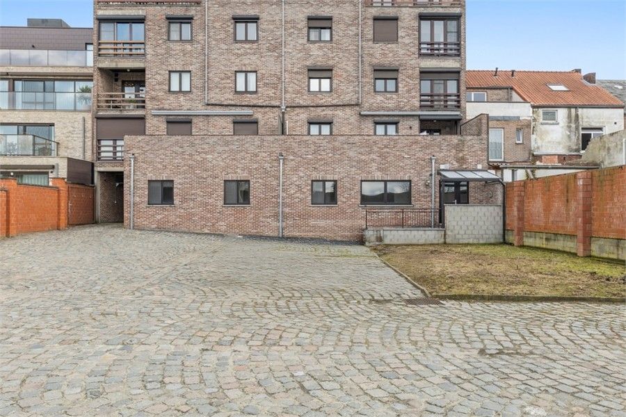RUIM GELIJKVLOERS APPARTEMENT MET 3 SLKS EN EEN STAANPLAATS OP WANDELAFSTAND VAN HET CENTRUM VAN SINT-TRUIDEN foto 6