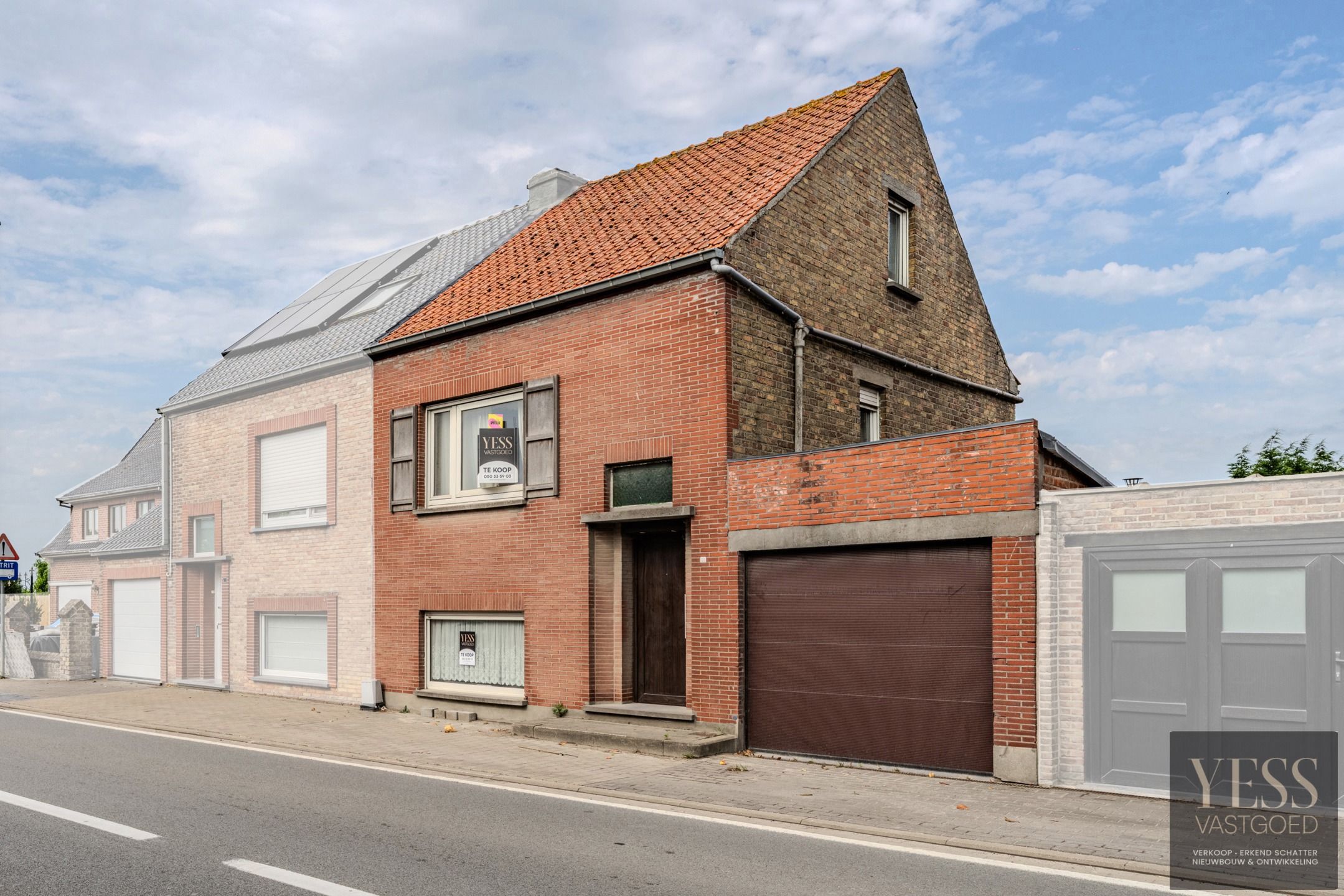 Hoofdfoto van de publicatie: Te renoveren woning met potentieel aan de vaart!