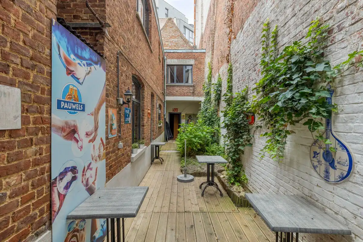 Opbrengsteigendom met renovatiepotentieel op toplocatie in Kortrijk foto 8
