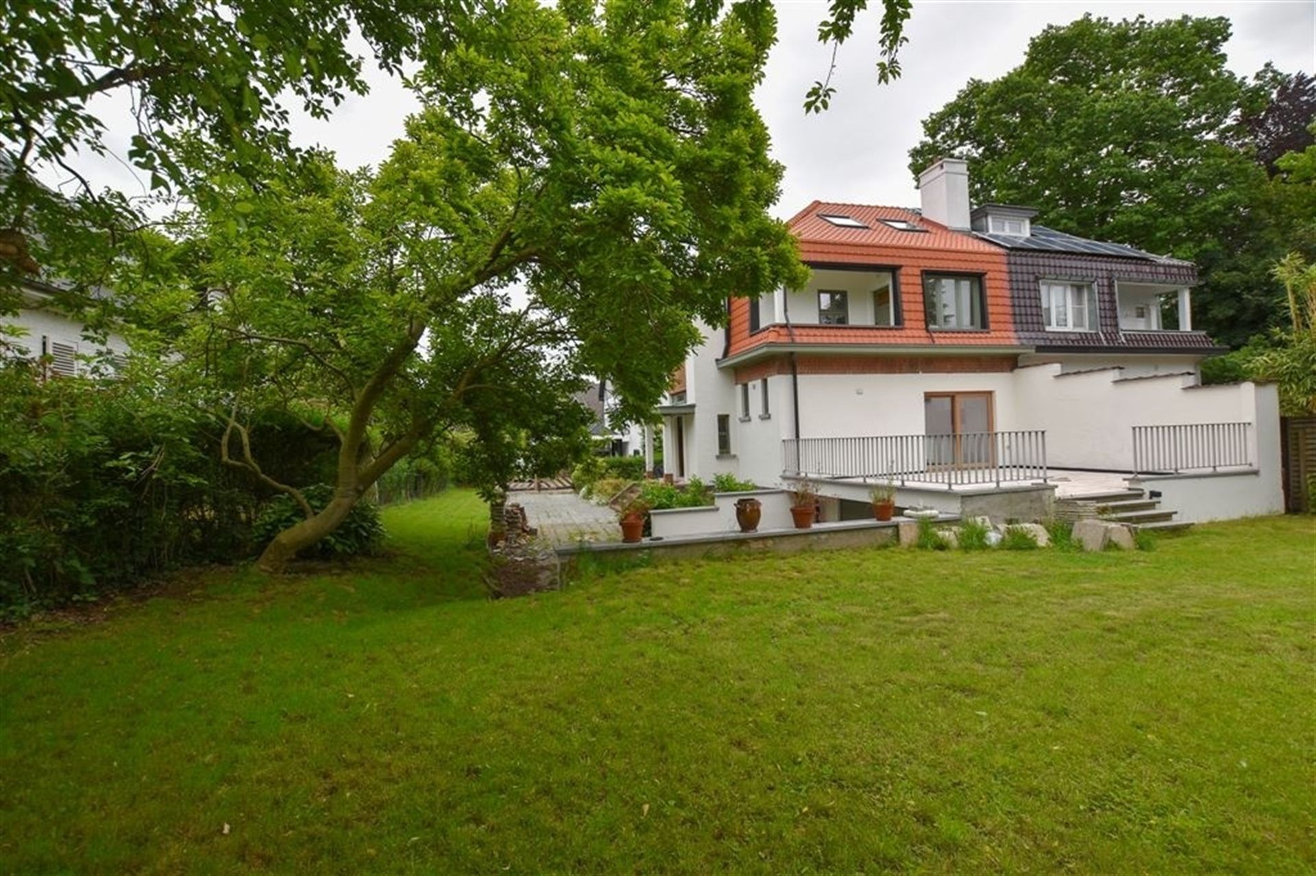 Prachtige, gerenoveerde woning met 4 slaapkamers foto 3