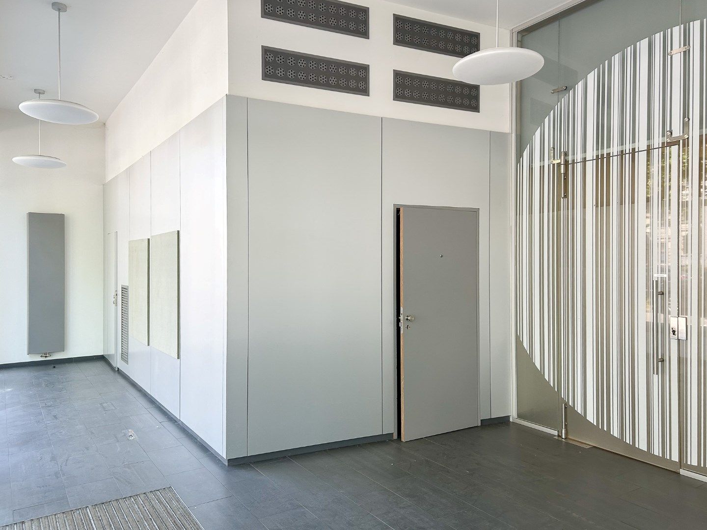 Handelsgelijkvloers met parking op de Leien  foto 16