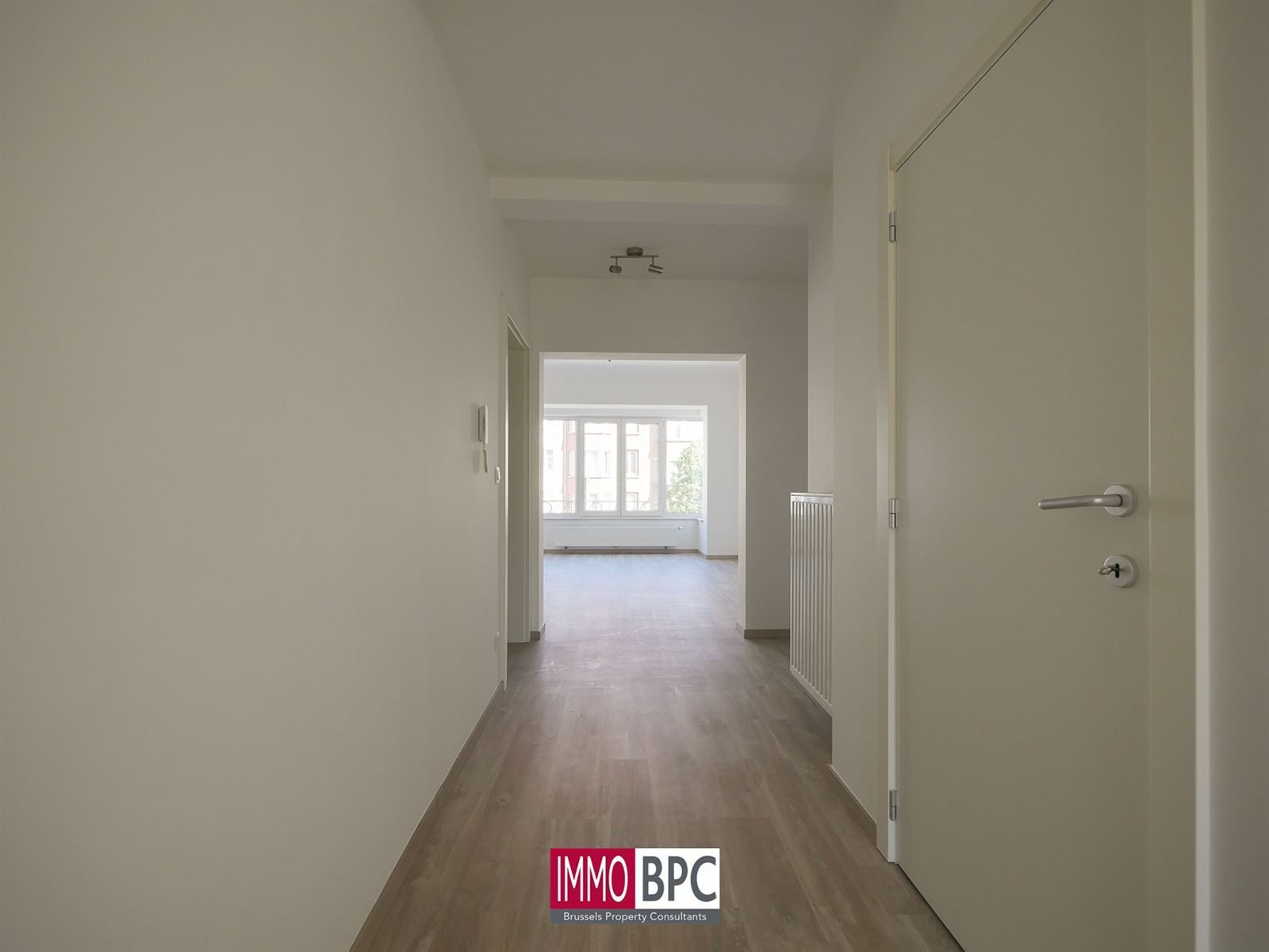 Gerenoveerd appartement met 2 slaapkamers foto 7