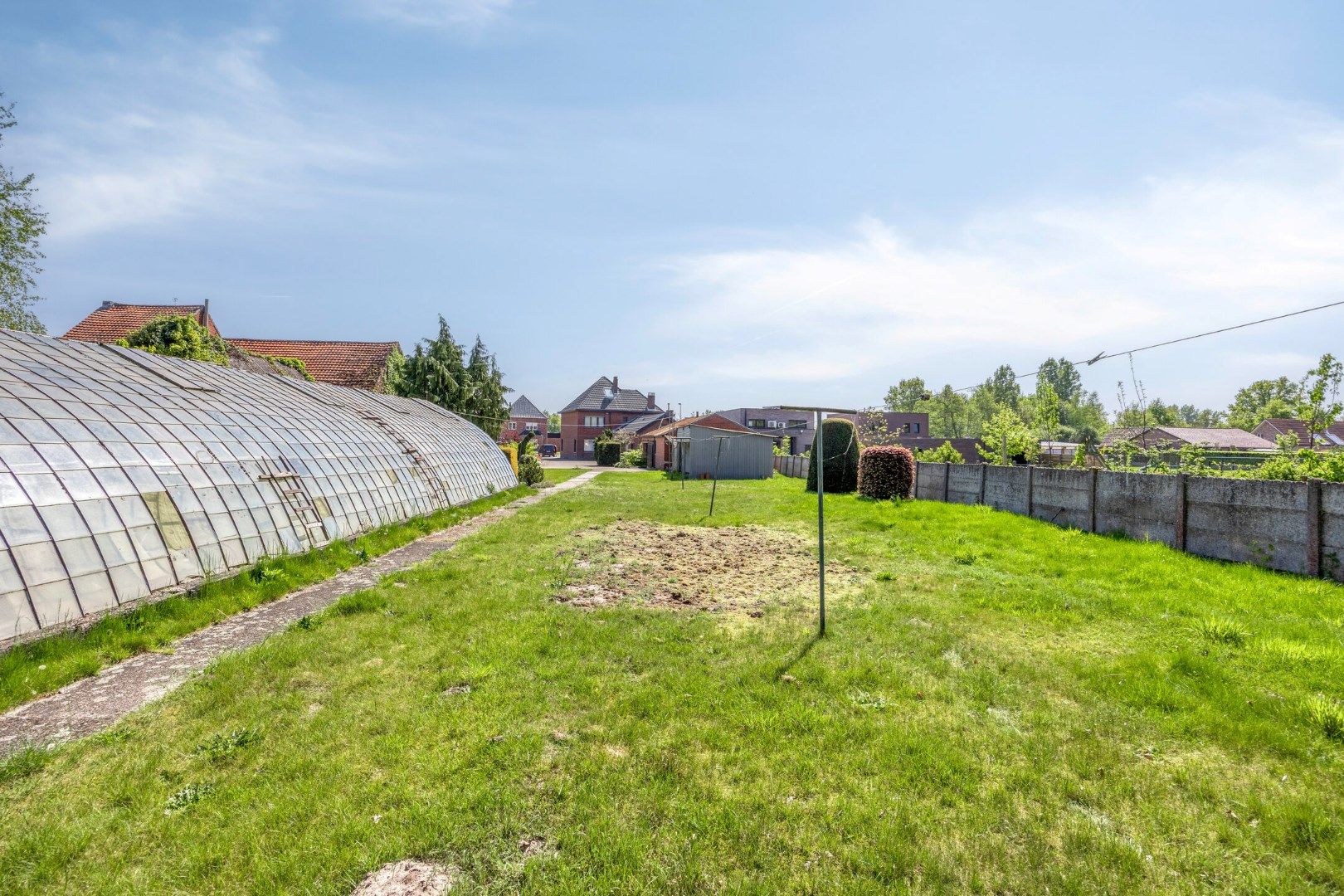 Ruime op te frisse woning op een perceel van 2.210 m² ! foto 31