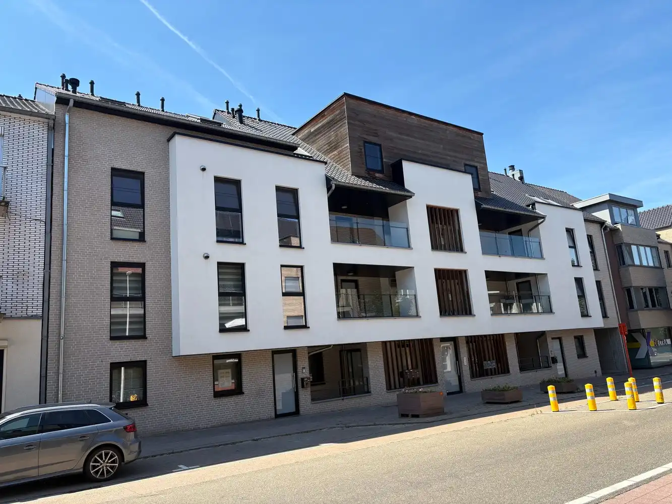 Mooi recent appartement met 2 slk, terras en ondergrondse parking met berging foto 2