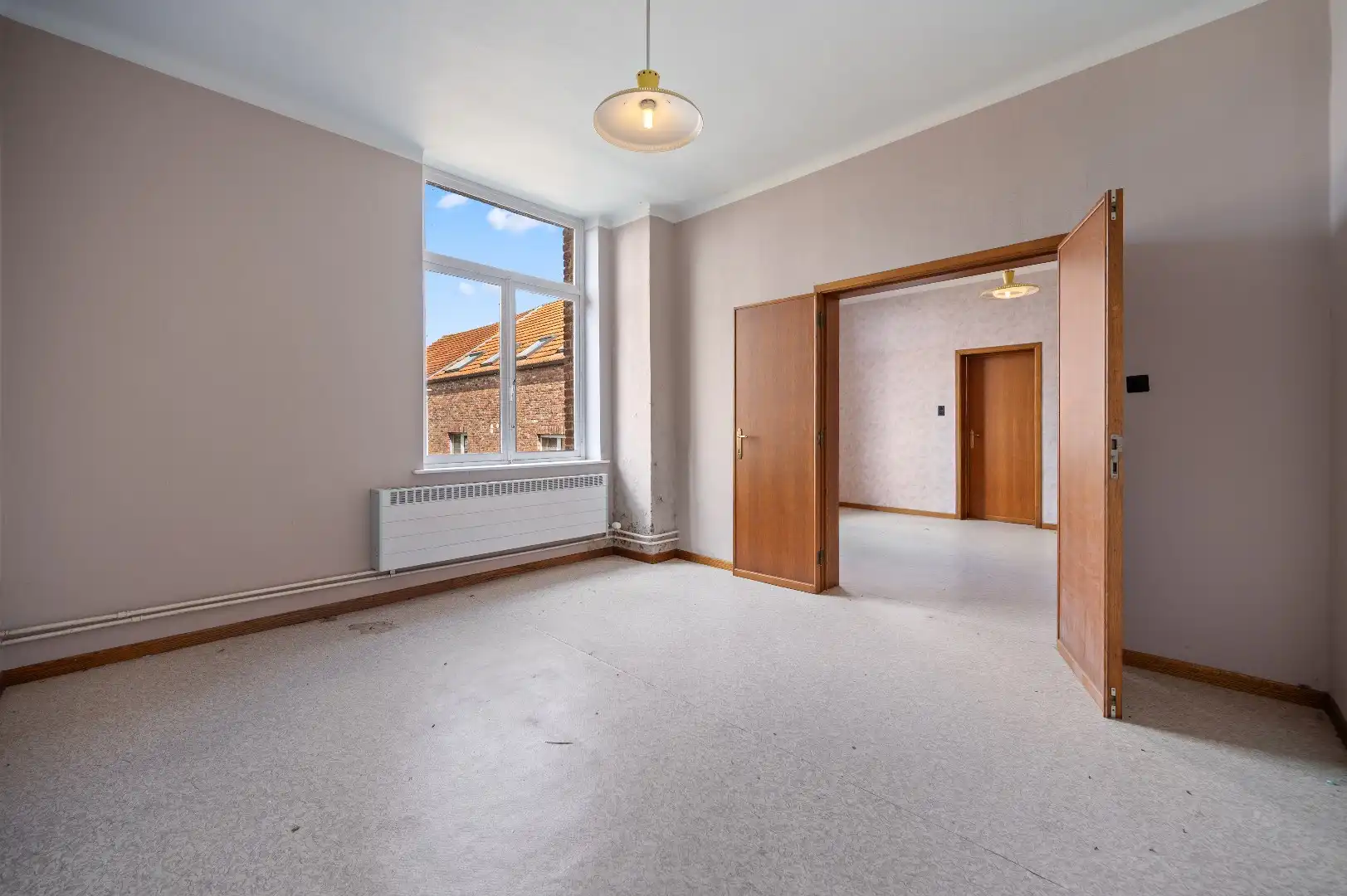 Te renoveren woning met ruime loods en stockagemogelijkheden  foto 9