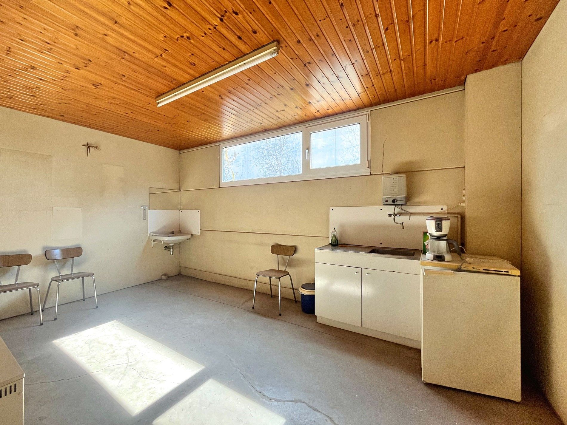 Gebruiksklare loods/atelier in het industriepark van Knokke foto 9