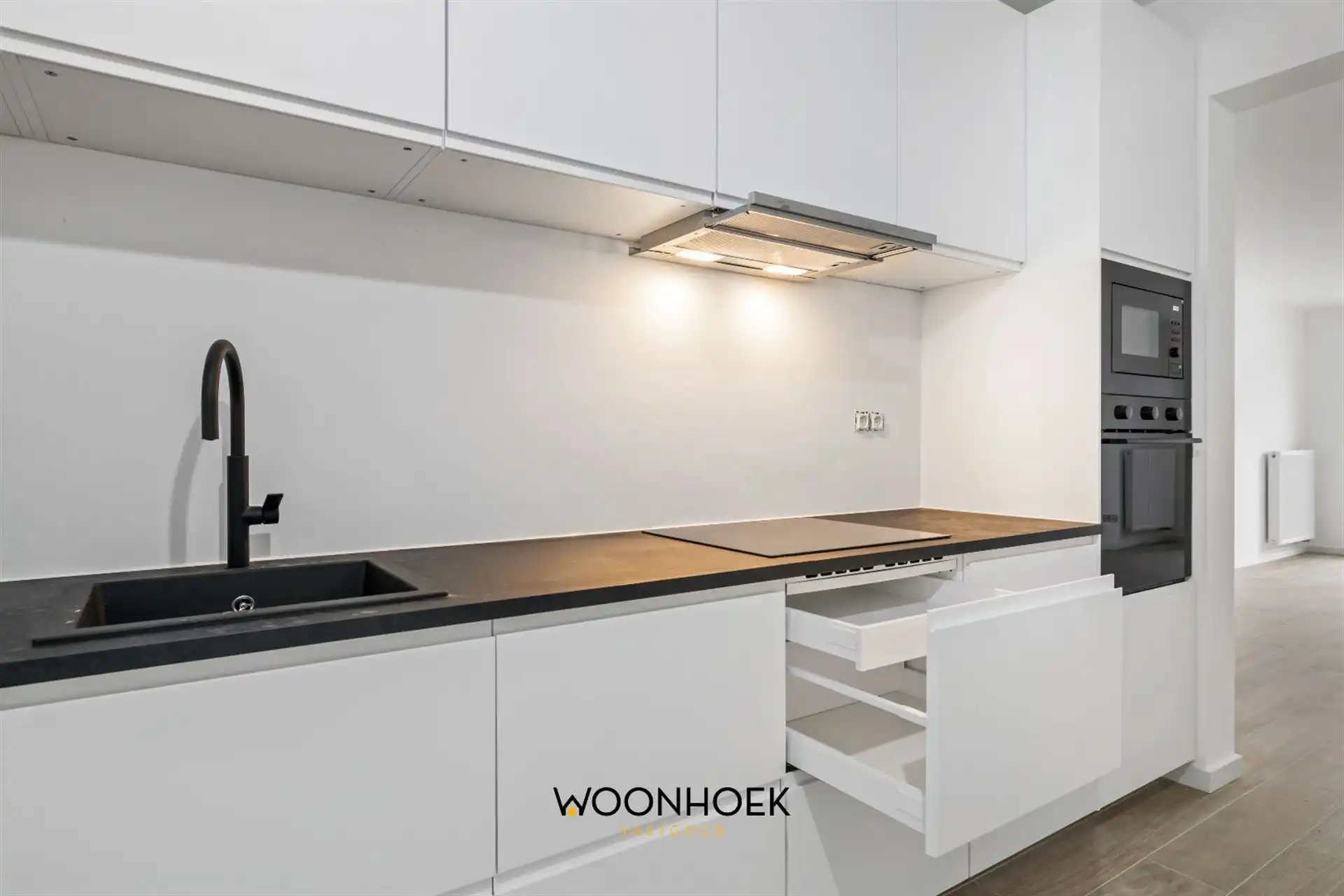 Gerenoveerde, 4-slpk woning met 2 badkamers en tuin! foto 6