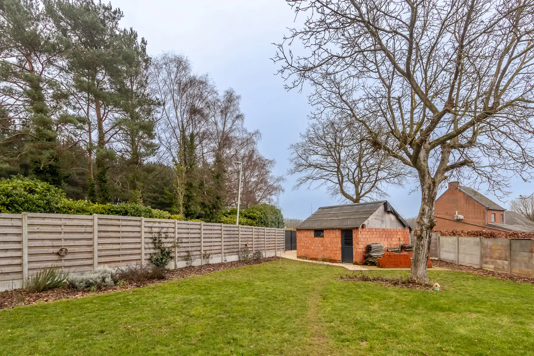 Ruime, gerenoveerde gezinswoning met 3 slaap- en 2 badkamers foto 29