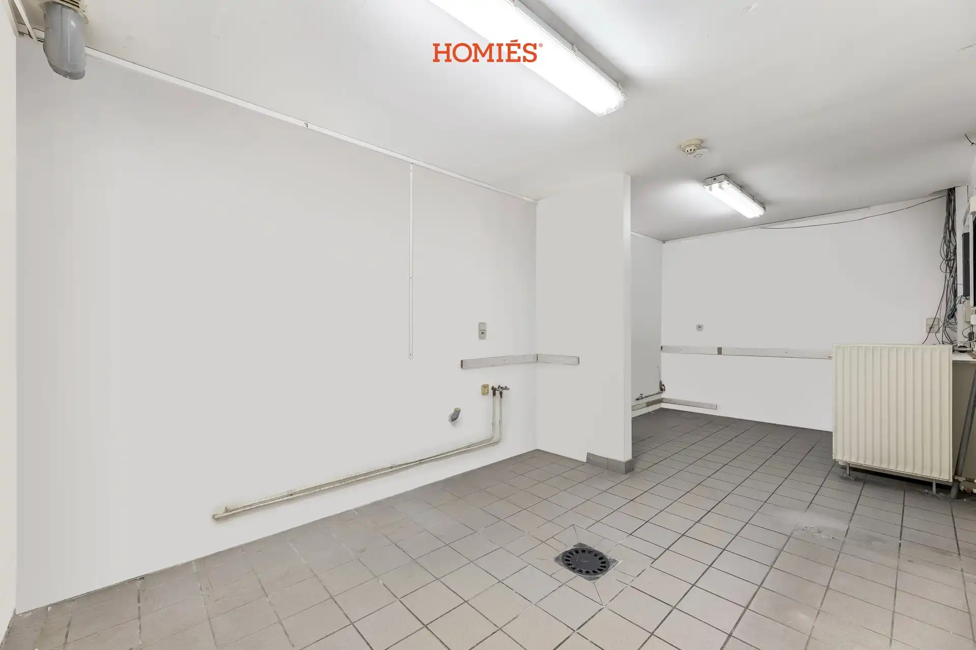 Veelzijdig handelspand met 9 parkeerplaatsen op toplocatie foto 10