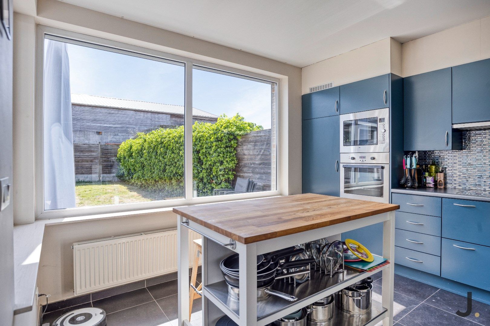 Moderne, energiezuinige halfopen gezinswoning in Rekkem foto 11