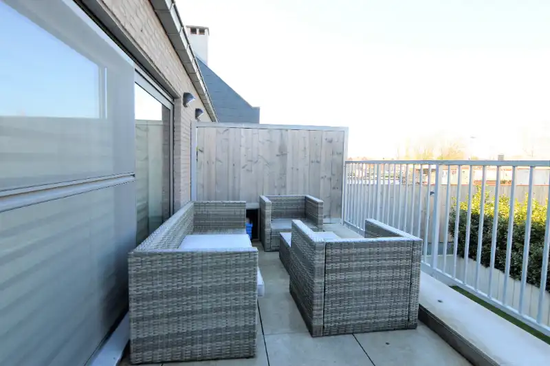 Recent (2021) duplex appartement voorzien van twee slaapkamers, ruim terras en staanplaats centrum Zemst. foto 12