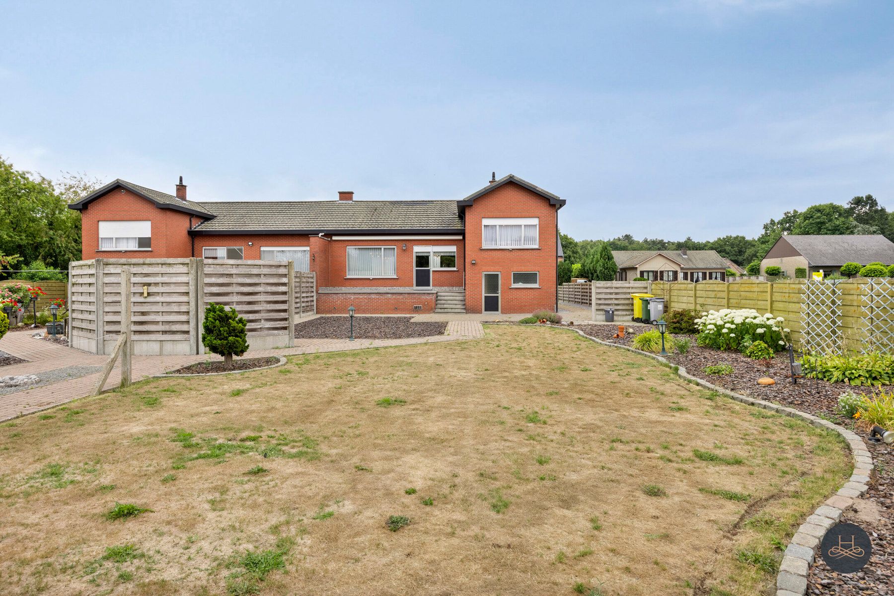 Uitstekend onderhouden woning met prachttuin op toplocatie foto 3