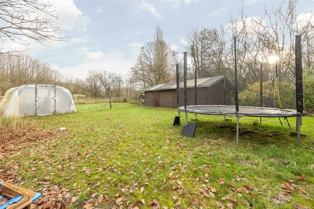 Te renoveren woning in groene omgeving foto 18