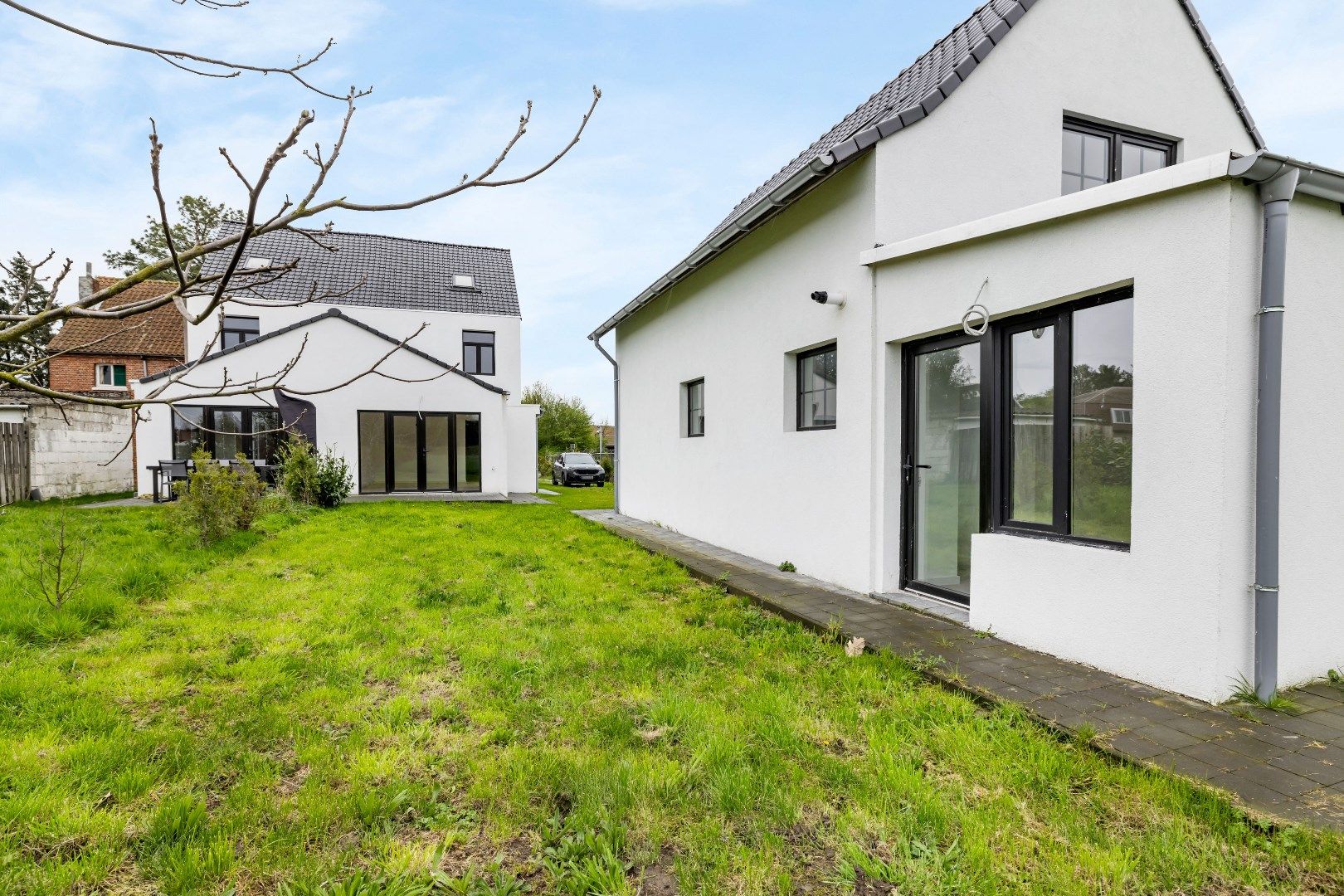 Luxueus gerenoveerde (2025) woning bijgebouw & ruime tuin in Zwijndrecht foto 3