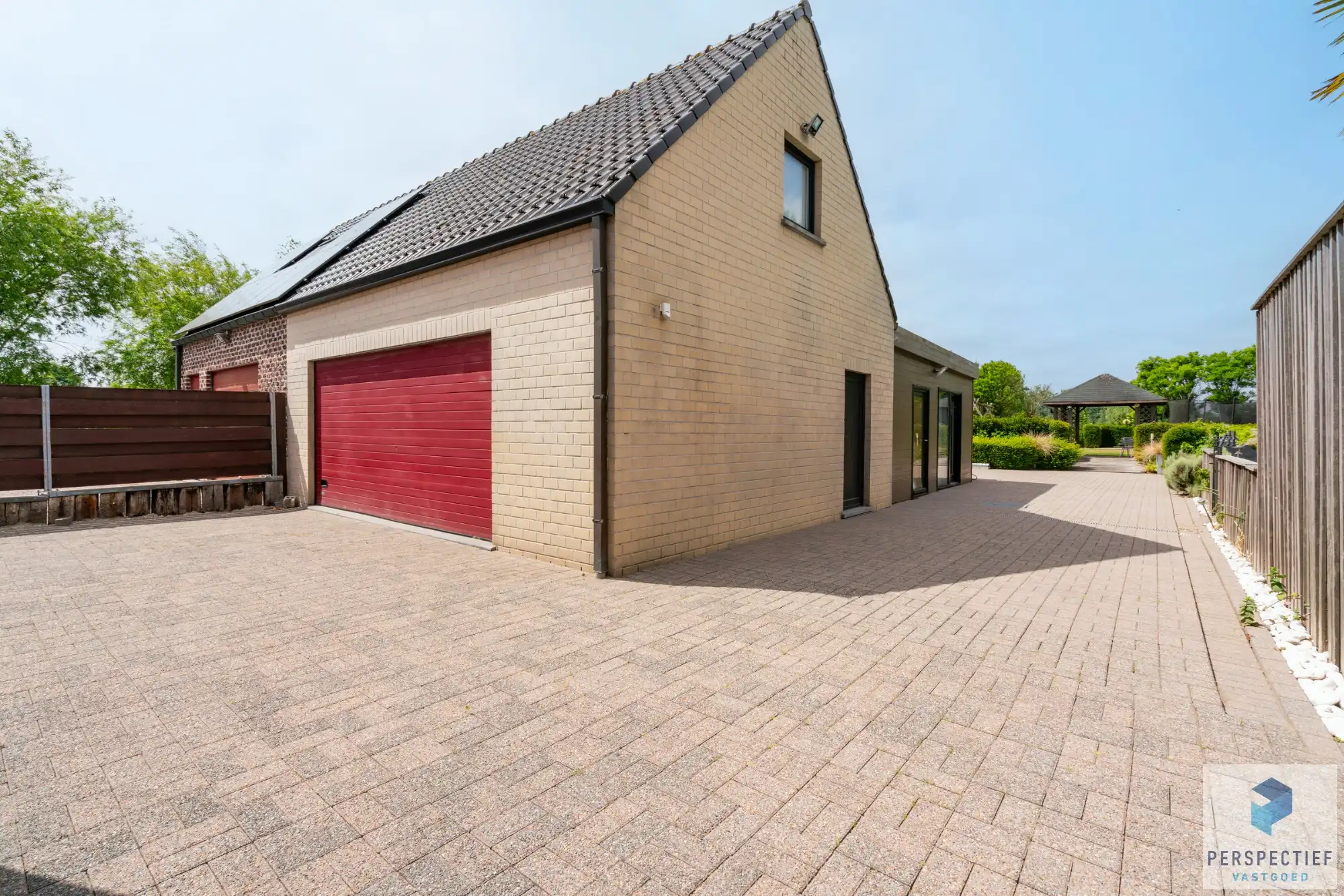 Handelspand met Winkelruimte, Magazijn en Woonst op 1.682 m² foto 7