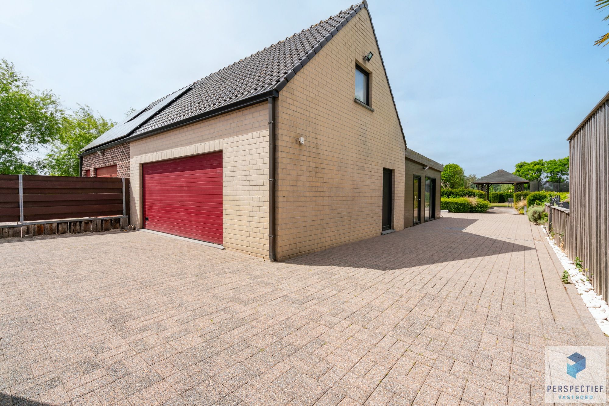 Handelspand met Winkelruimte, Magazijn en Woonst op 1.682 m² foto 7