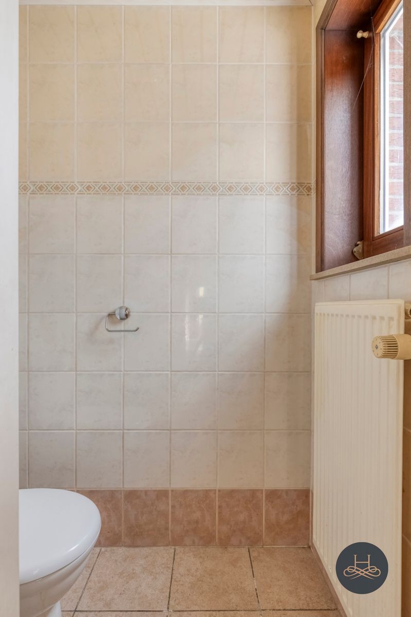Renovatiewoning met grote garage foto 15