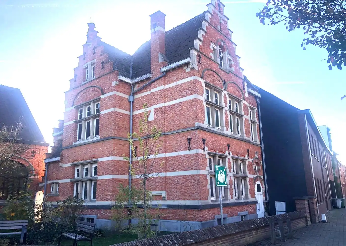 Uniek karakterpand met authentieke gevel in hartje Werchter foto 2